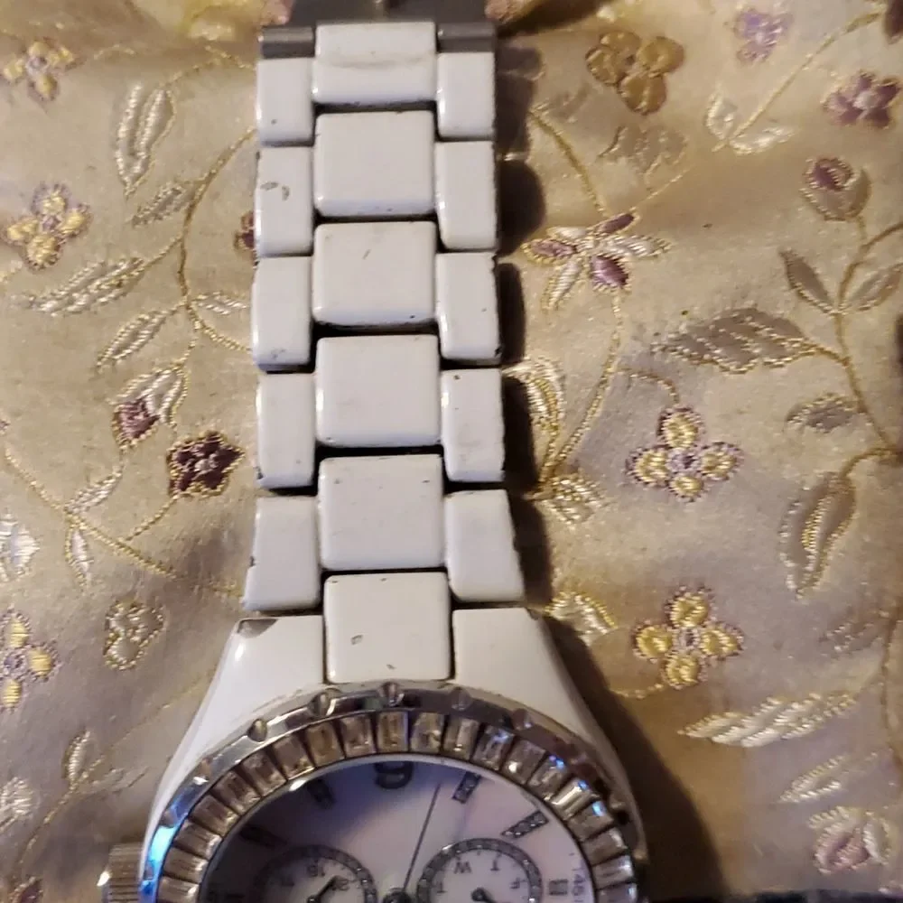 💎Guess‎ White/Mother of Pearl/Swarovski Crystal Emerald Cut Chrono Watch💎